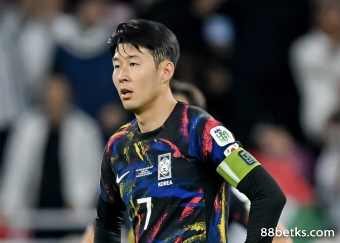 축구 선수 손흥민 연봉는 얼마입니까?